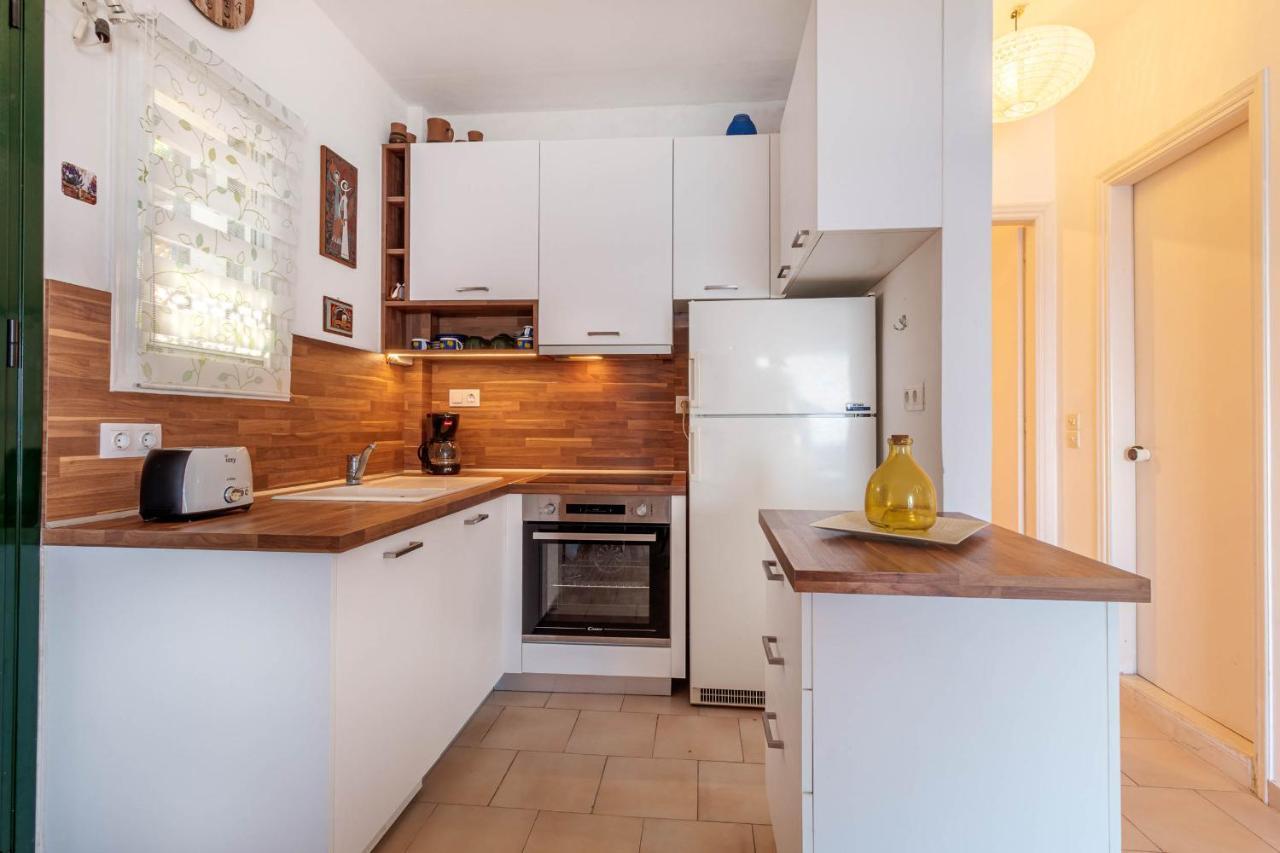 Apartment 113 By New Era In Menigos